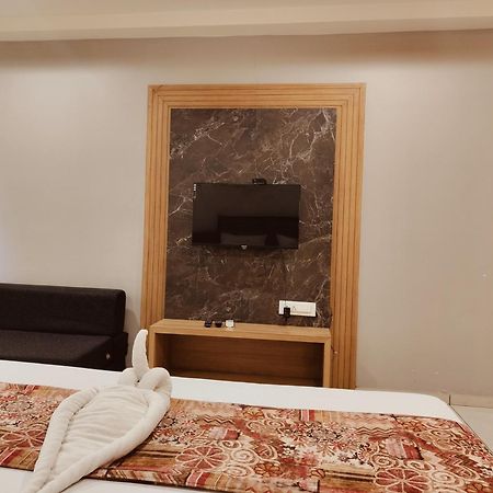 Hotel Trushadham Near To Mahalaxmi Temple Kolhapur Exterior photo