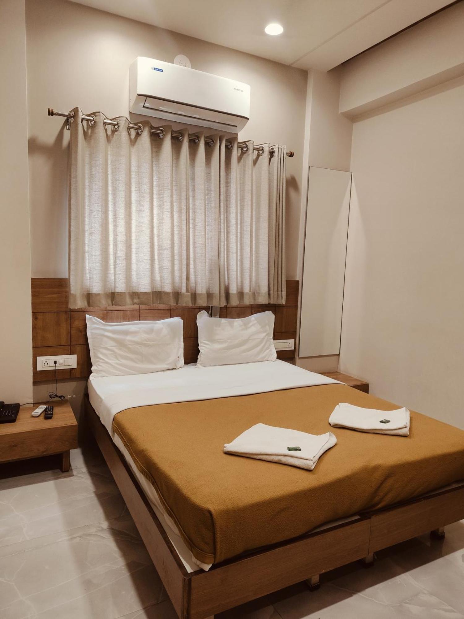 Hotel Trushadham Near To Mahalaxmi Temple Kolhapur Exterior photo