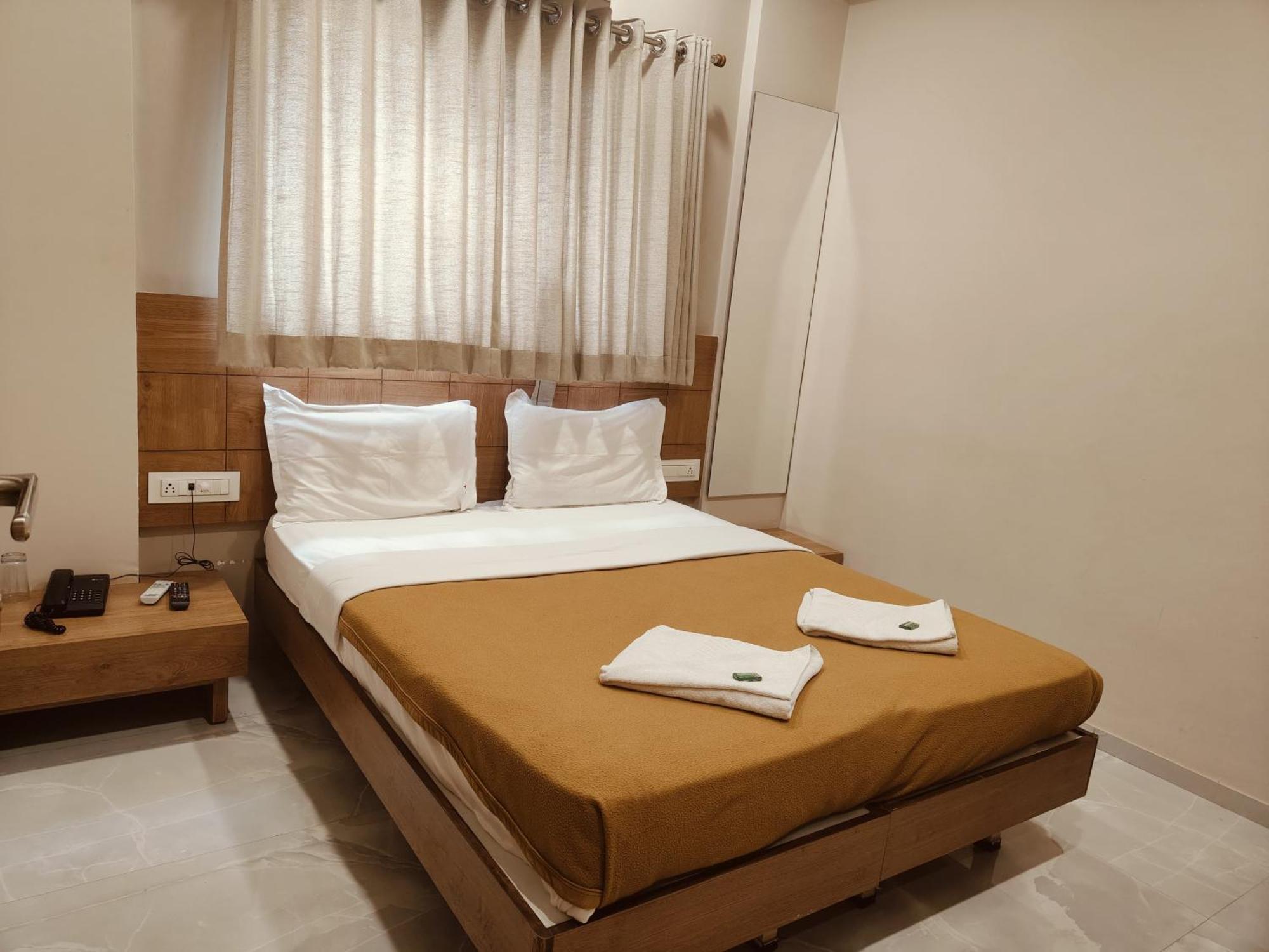 Hotel Trushadham Near To Mahalaxmi Temple Kolhapur Exterior photo