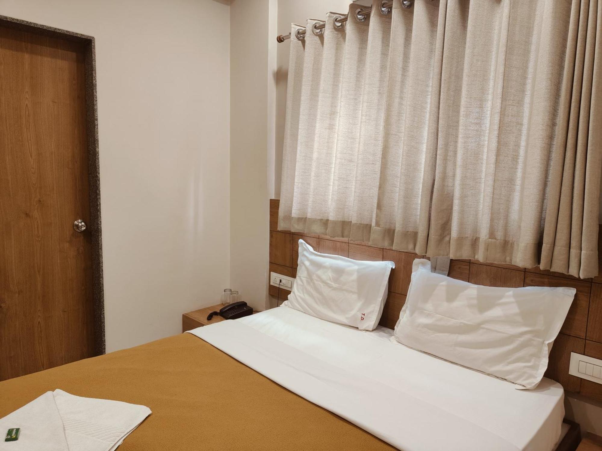 Hotel Trushadham Near To Mahalaxmi Temple Kolhapur Exterior photo