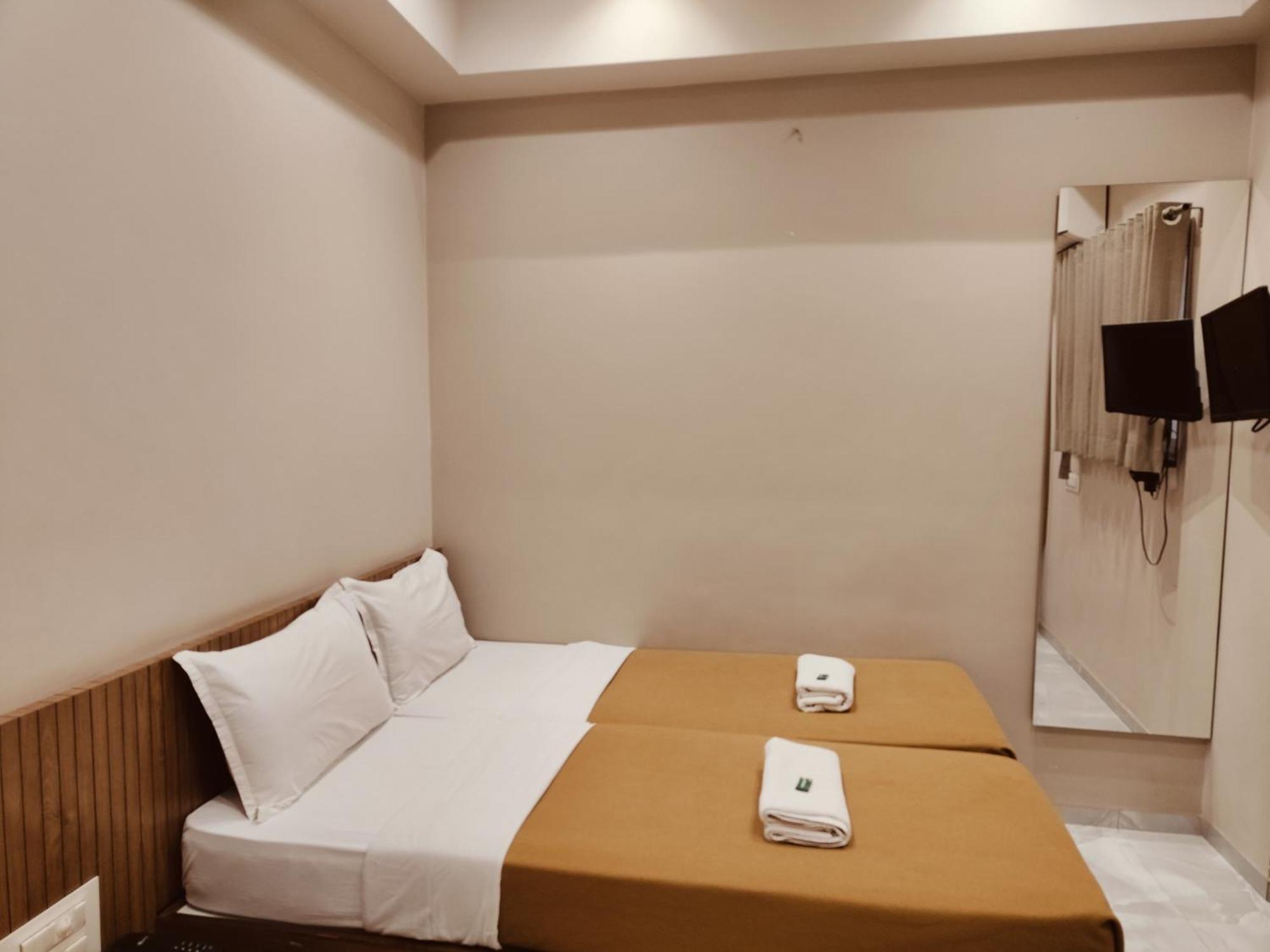 Hotel Trushadham Near To Mahalaxmi Temple Kolhapur Exterior photo