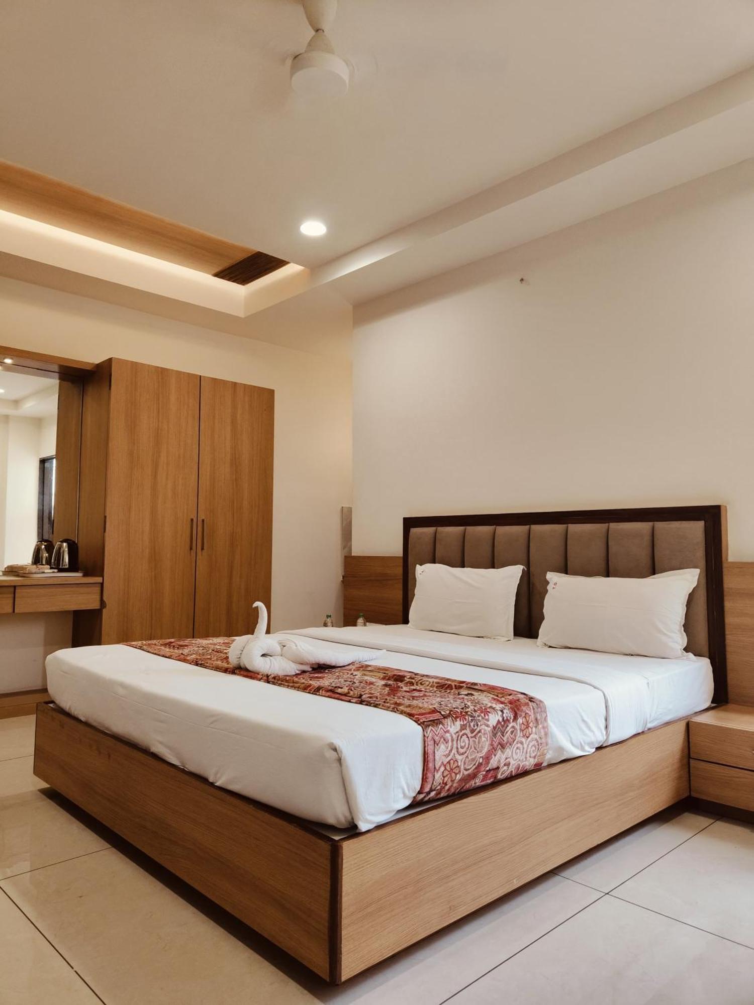 Hotel Trushadham Near To Mahalaxmi Temple Kolhapur Exterior photo
