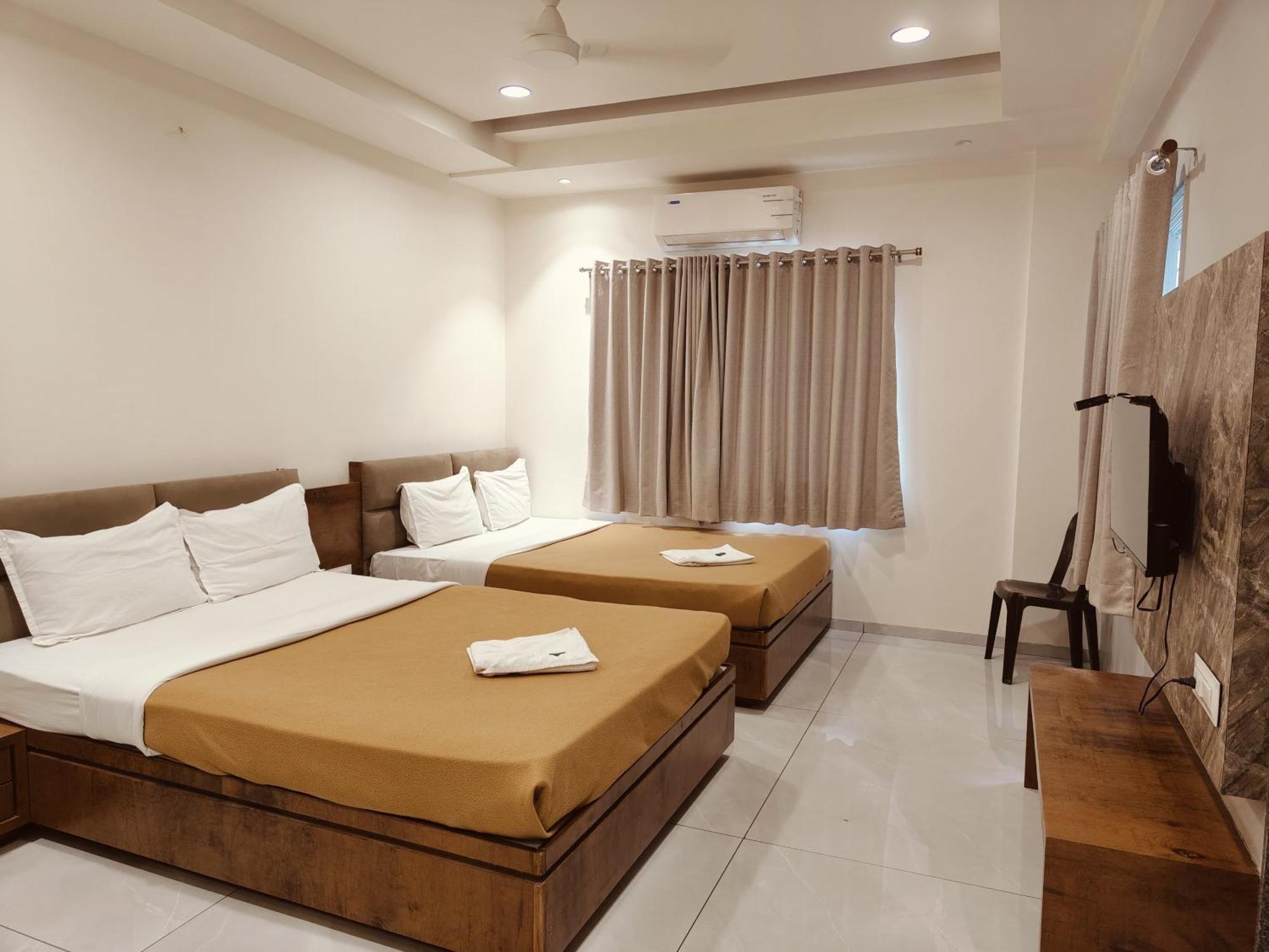 Hotel Trushadham Near To Mahalaxmi Temple Kolhapur Exterior photo