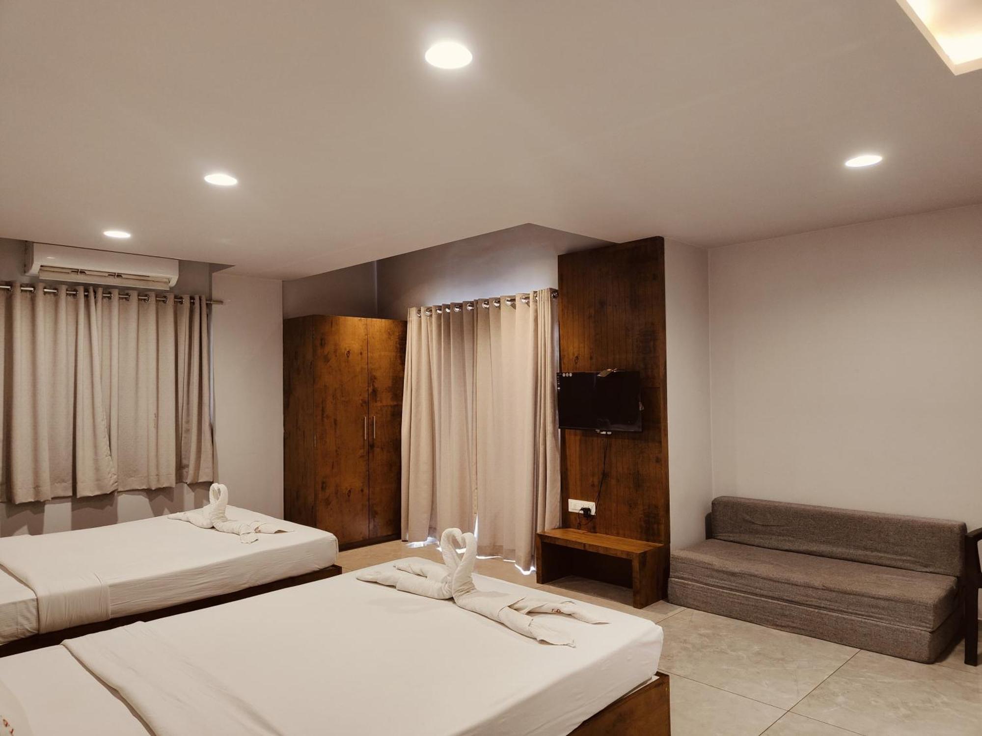 Hotel Trushadham Near To Mahalaxmi Temple Kolhapur Exterior photo